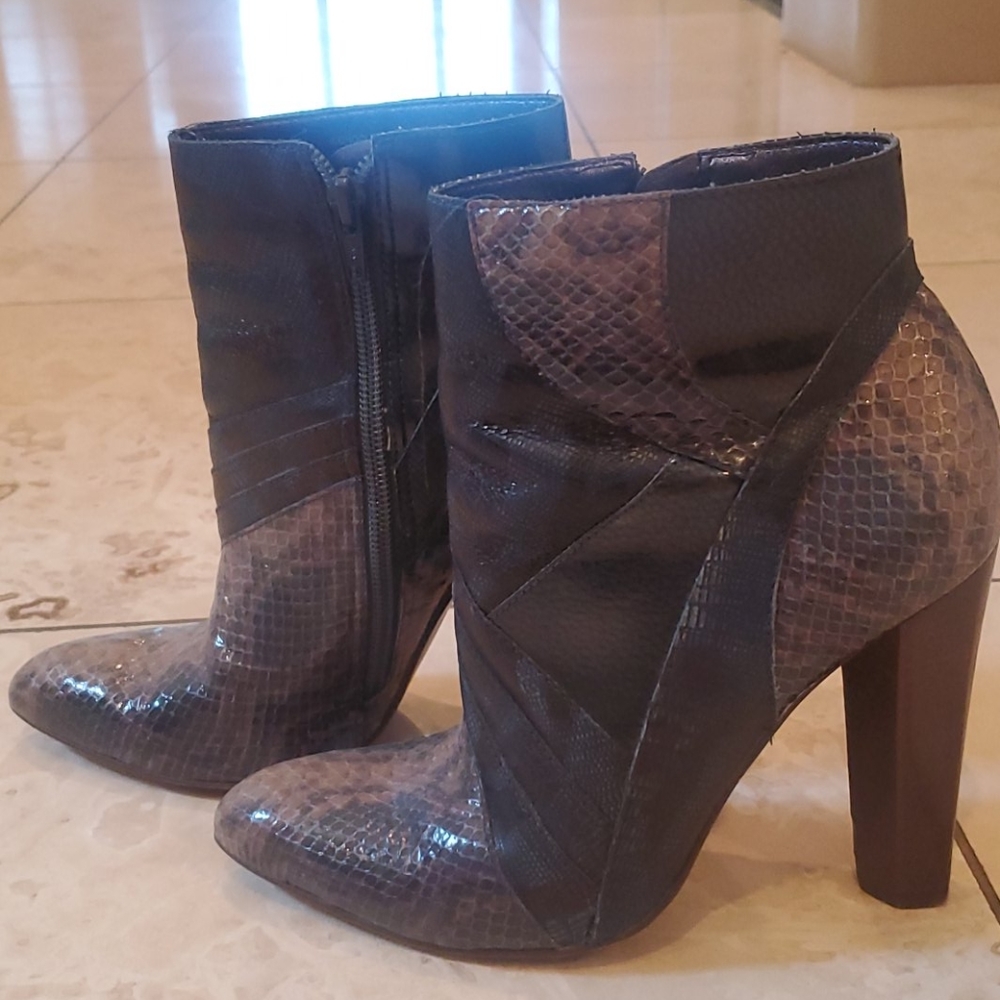 Carlos Santana Heeled Boots